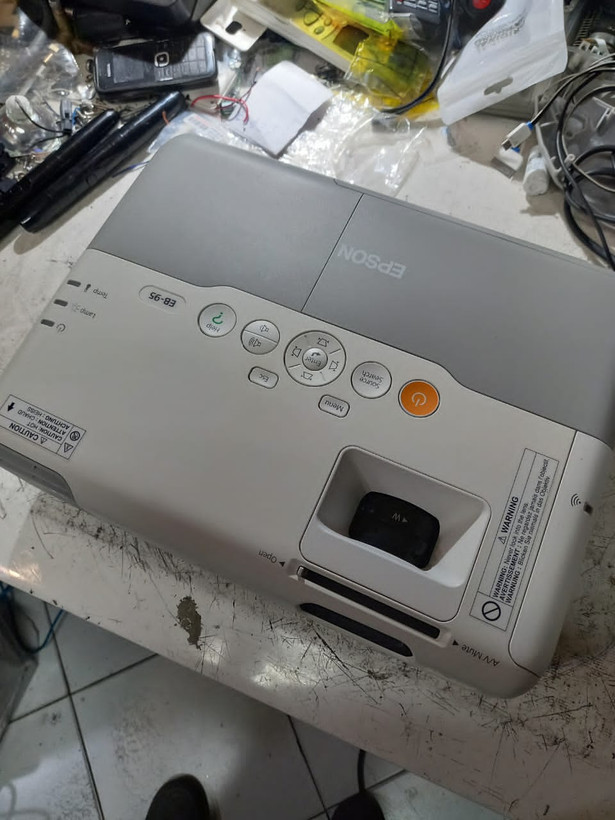 ویدئو پروژکتور اپسون مدل EB_95 (استوک بسیار تمیز)